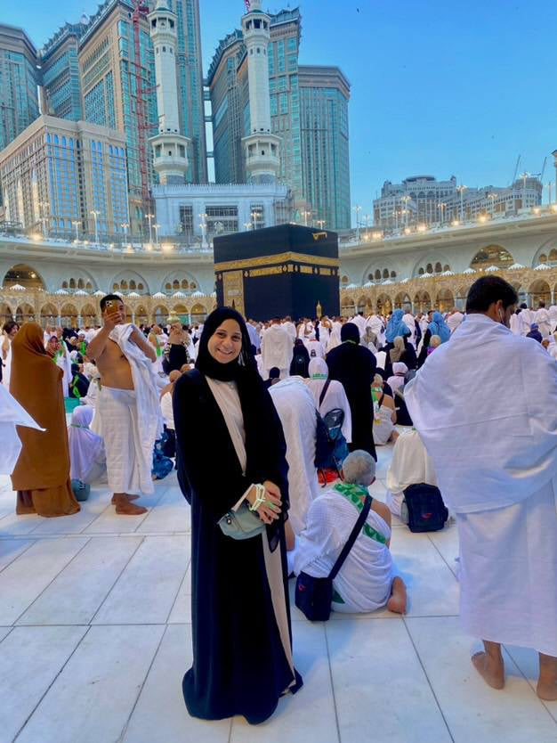 أسود × بيج