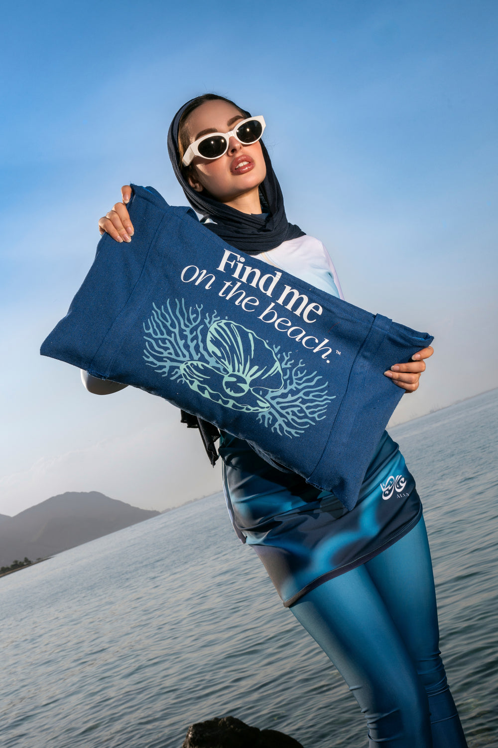 Find me on the beach bag
