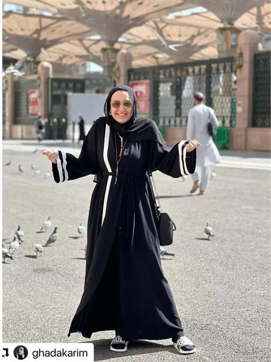 أبيض × أسود