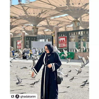 أبيض × أسود