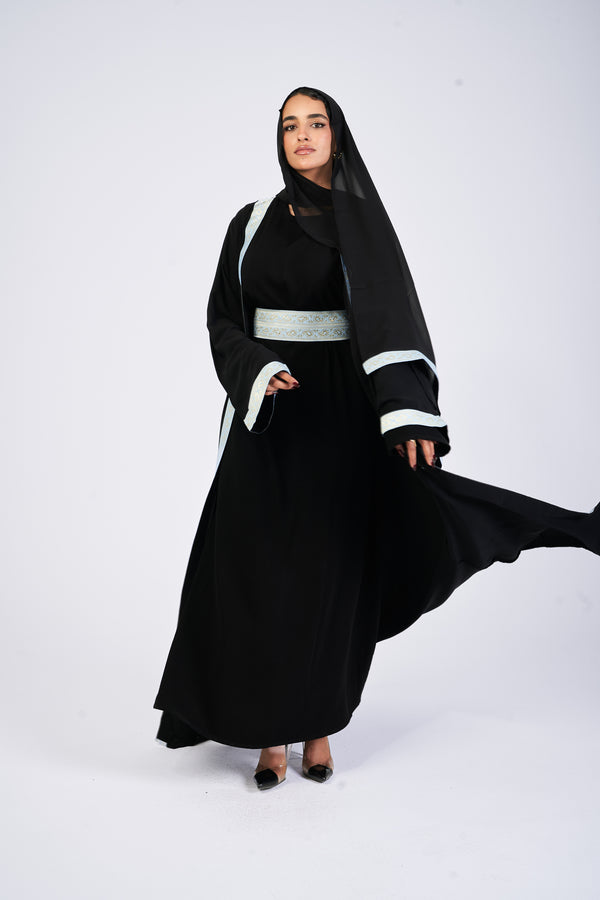 أبيض × أسود