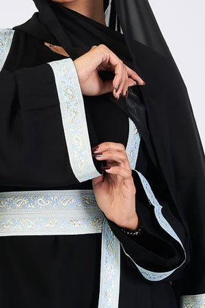 أبيض × أسود