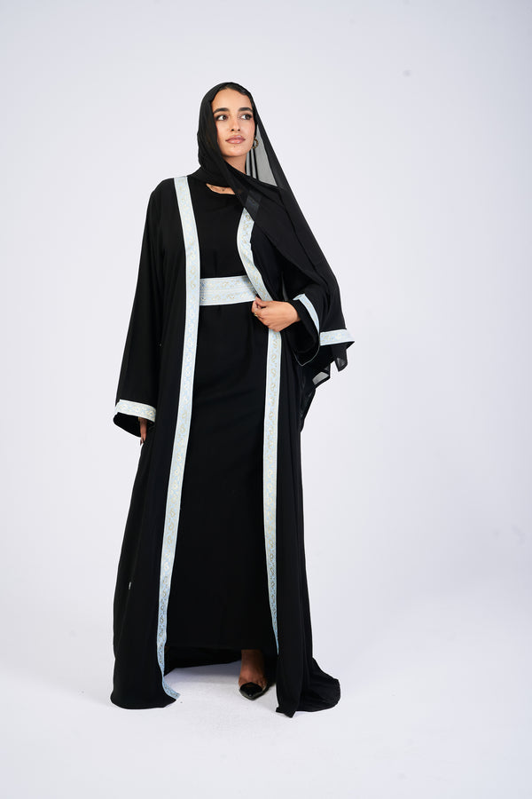 أبيض × أسود