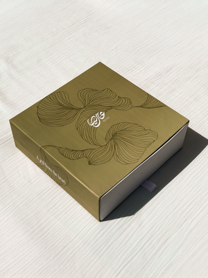 Alia Gift Box — Box & Card Inside